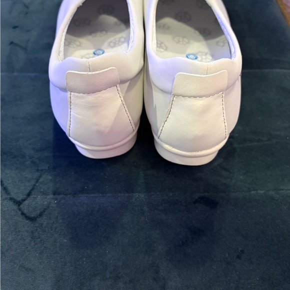 Bussola White Slip-On Shoes NWT - Picture 3 of 5